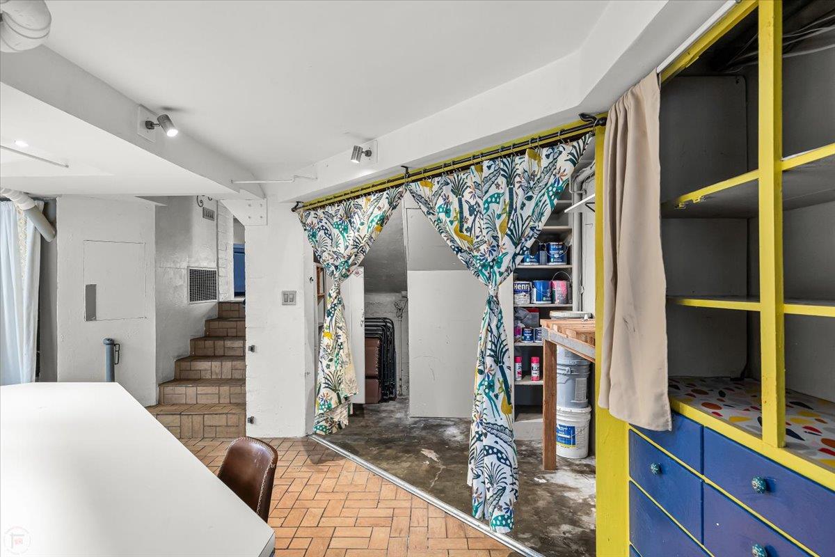 1018 W Morris Ave, Modesto, CA 95350