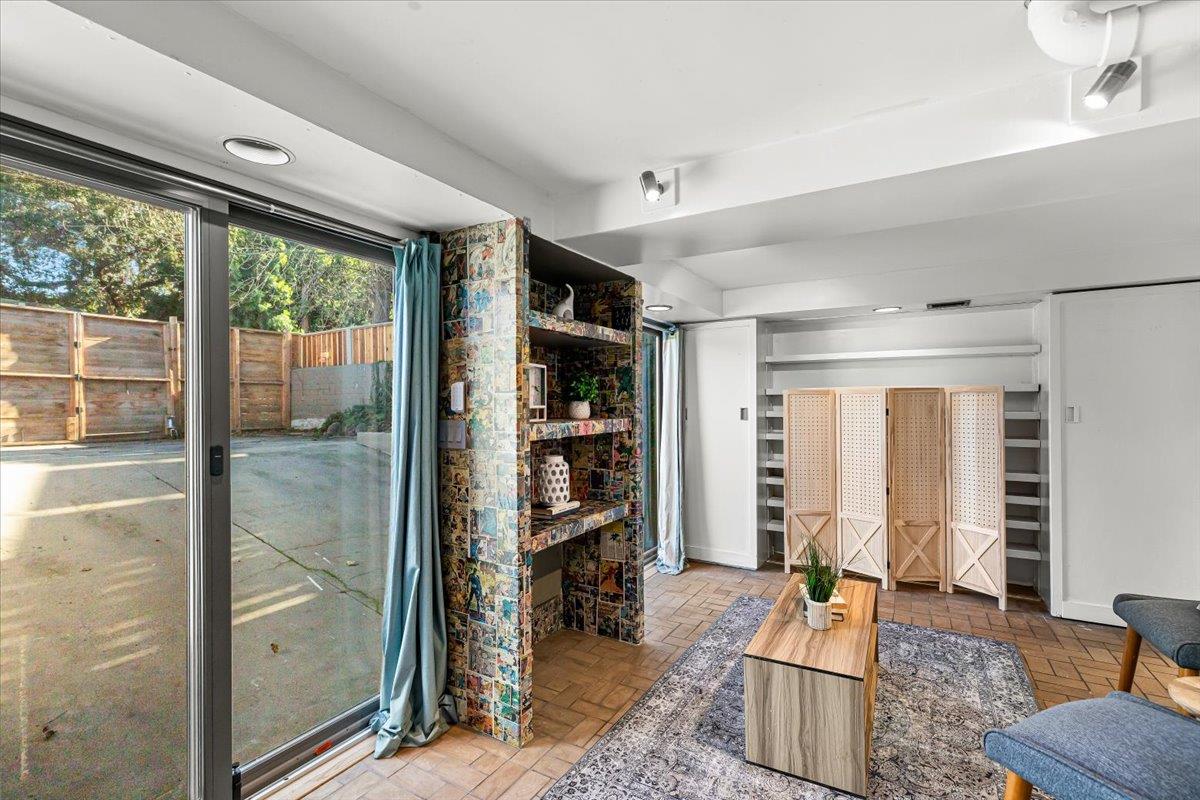 1018 W Morris Ave, Modesto, CA 95350