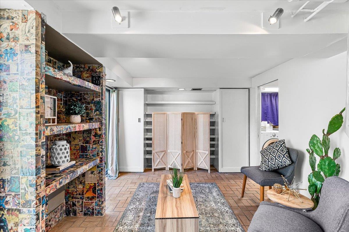 1018 W Morris Ave, Modesto, CA 95350