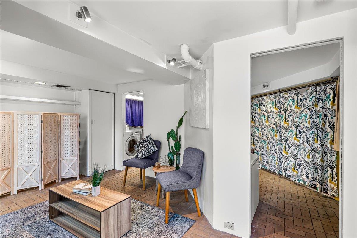 1018 W Morris Ave, Modesto, CA 95350