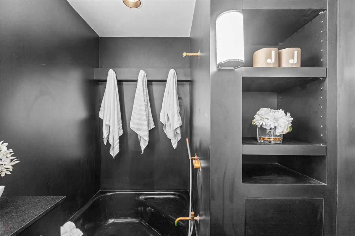 1018 W Morris Ave, Modesto, CA 95350