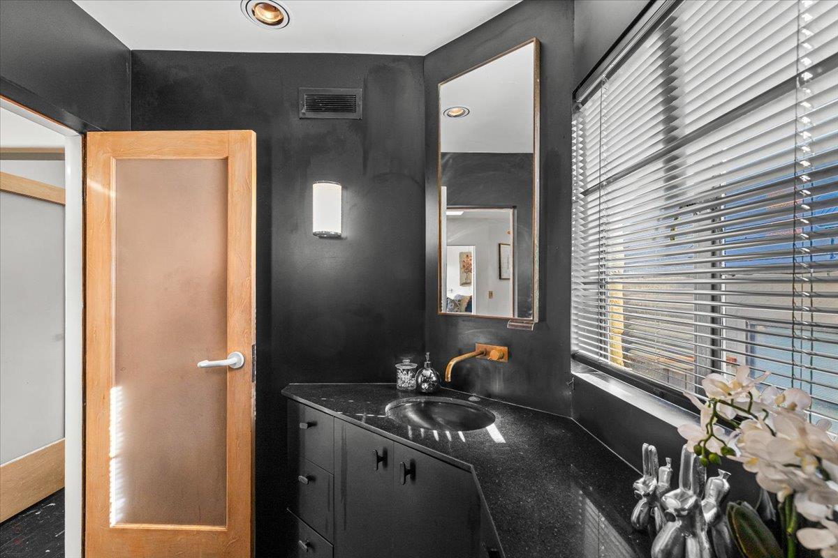 1018 W Morris Ave, Modesto, CA 95350