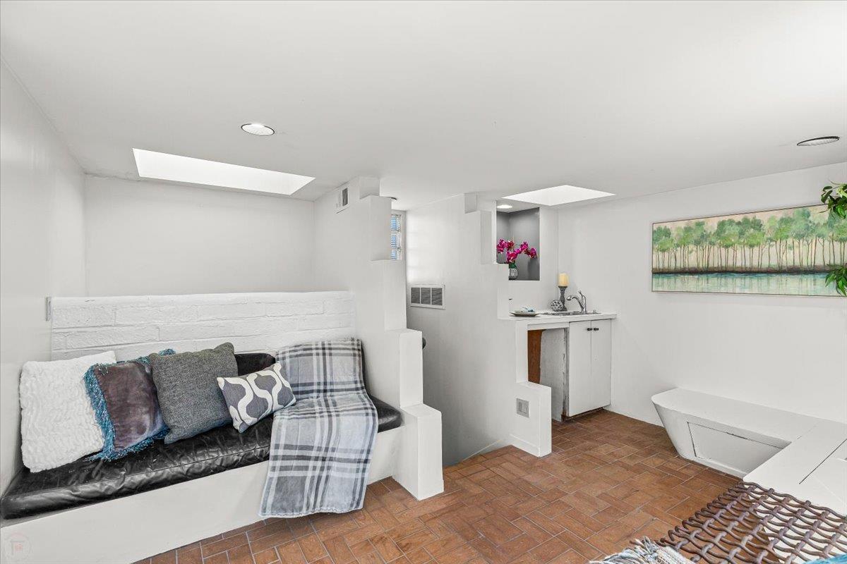 1018 W Morris Ave, Modesto, CA 95350