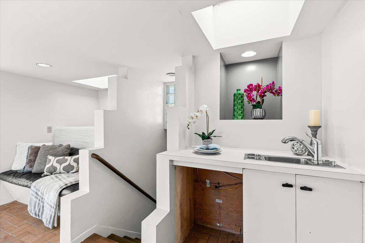 1018 W Morris Ave, Modesto, CA 95350