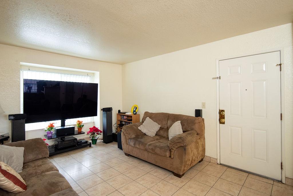 2942 Sierra St, Riverbank, CA 95367