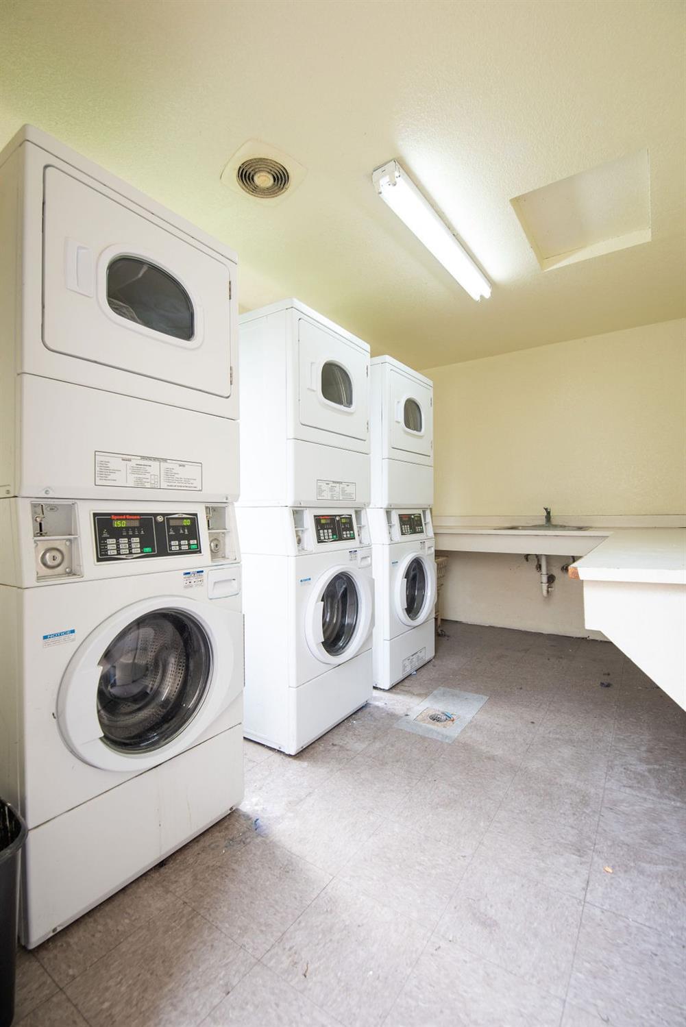 2942 Sierra St, Riverbank, CA 95367