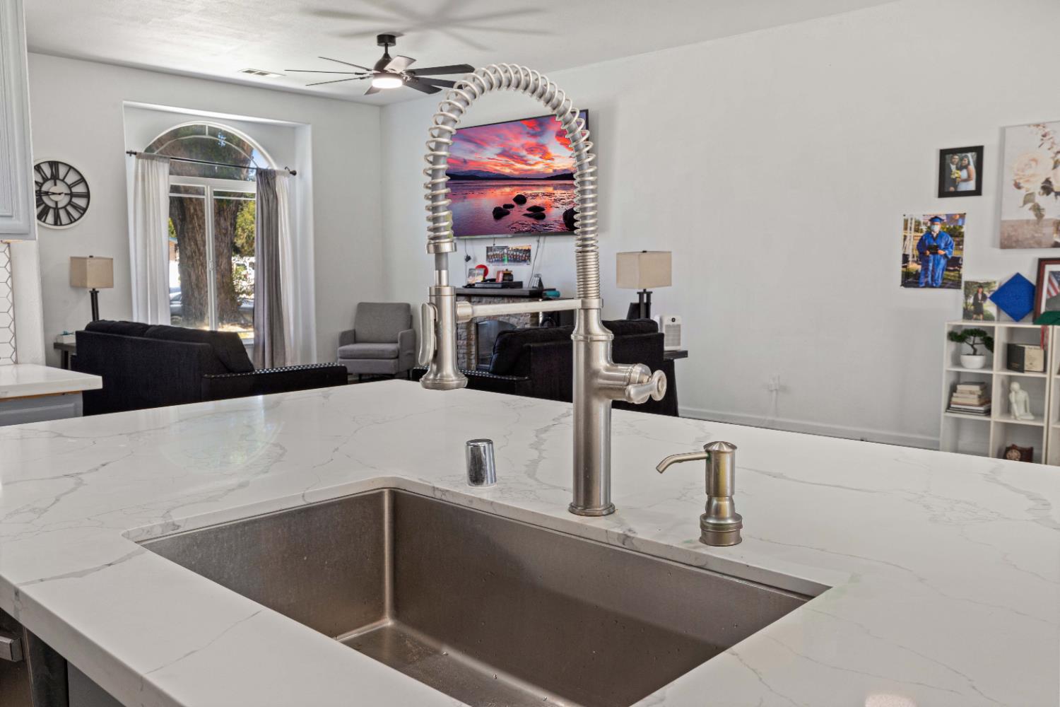 1628 Sungate Dr, Ceres, CA 95307