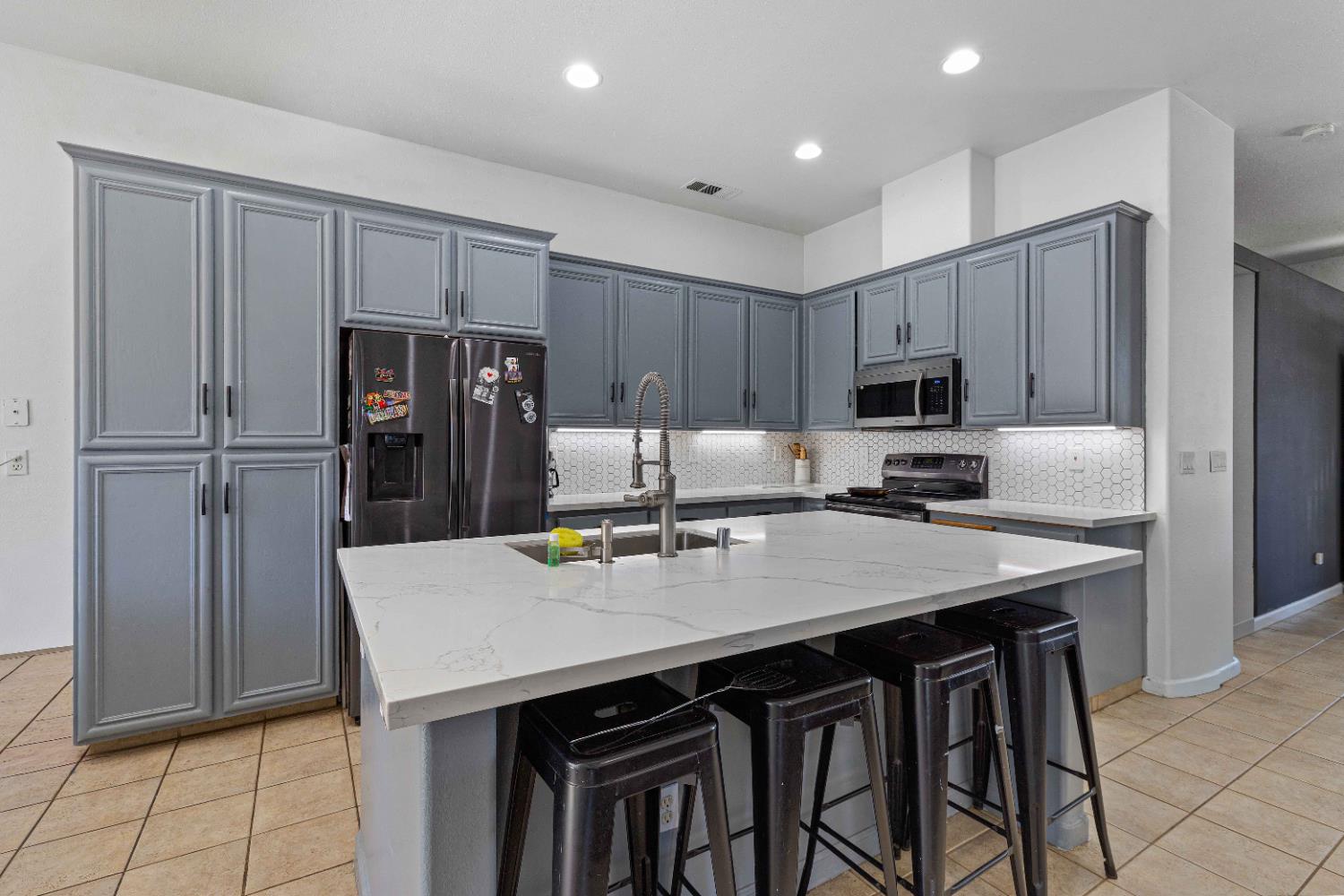 1628 Sungate Dr, Ceres, CA 95307