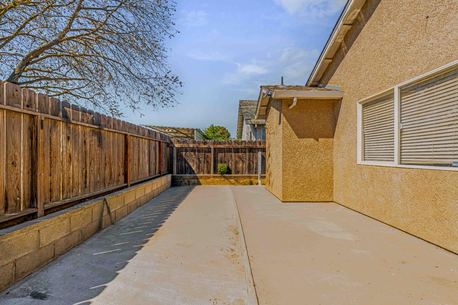 1628 Sungate Dr, Ceres, CA 95307