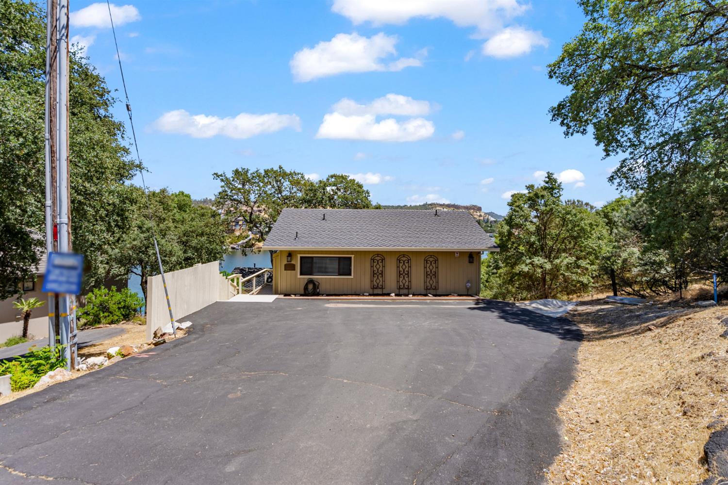 5105 Lakeshore Dr, Copperopolis, CA 95228