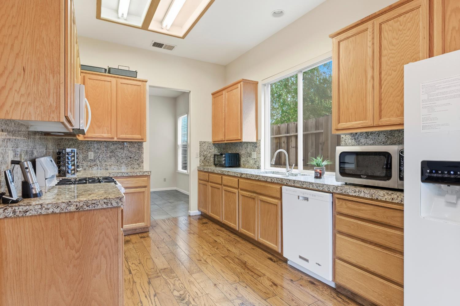 3808 Guildford Ln, Modesto, CA 95355