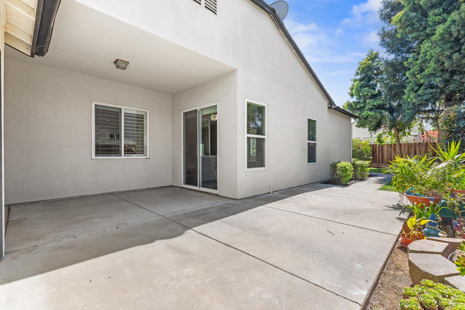 3808 Guildford Ln, Modesto, CA 95355