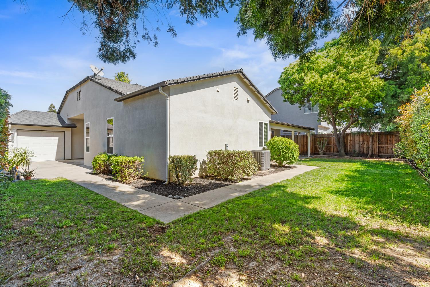 3808 Guildford Ln, Modesto, CA 95355