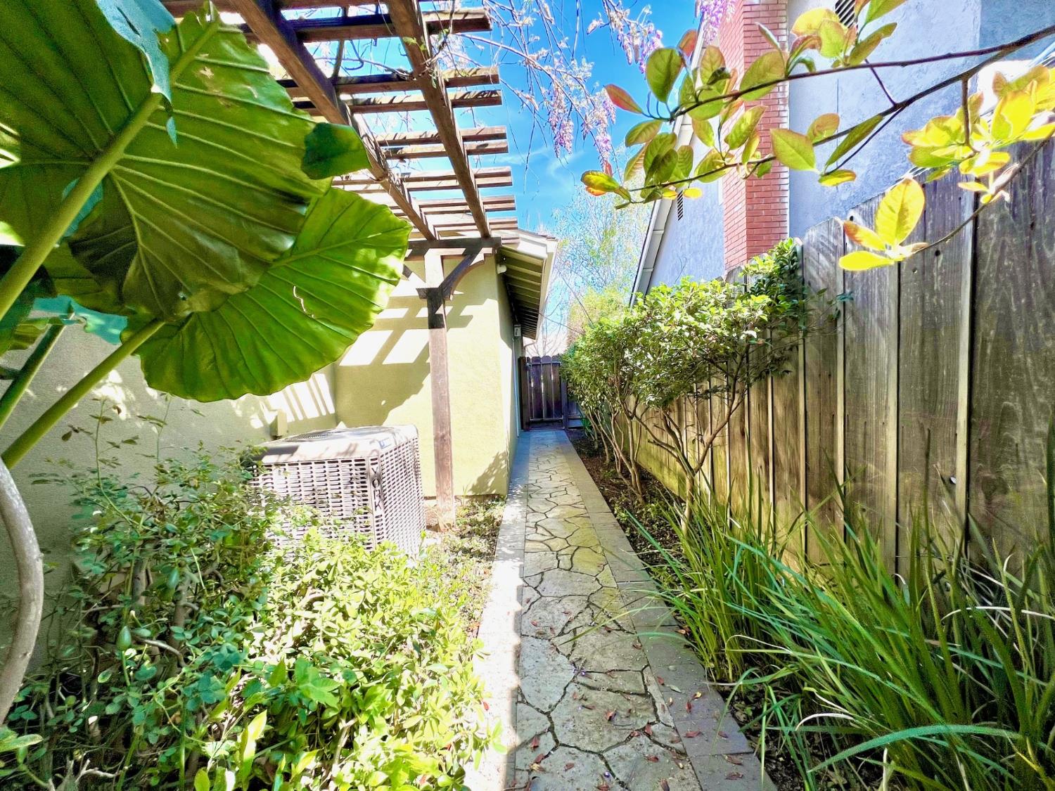 3837 Marigold Ln, Modesto, CA 95356