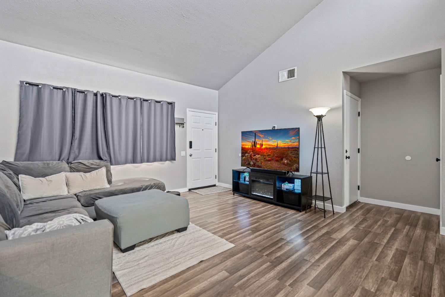 2165 Sharon Way, Modesto, CA 95350