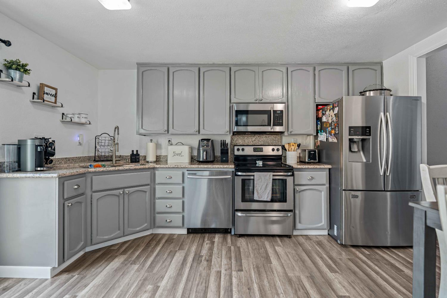 2165 Sharon Way, Modesto, CA 95350