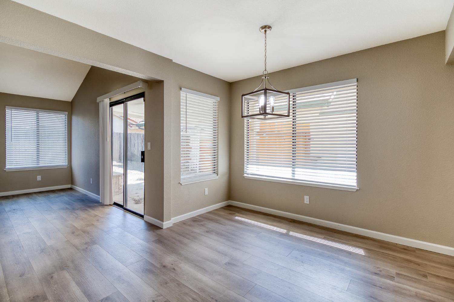 2204 Orchard Park Way, Modesto, CA 95355