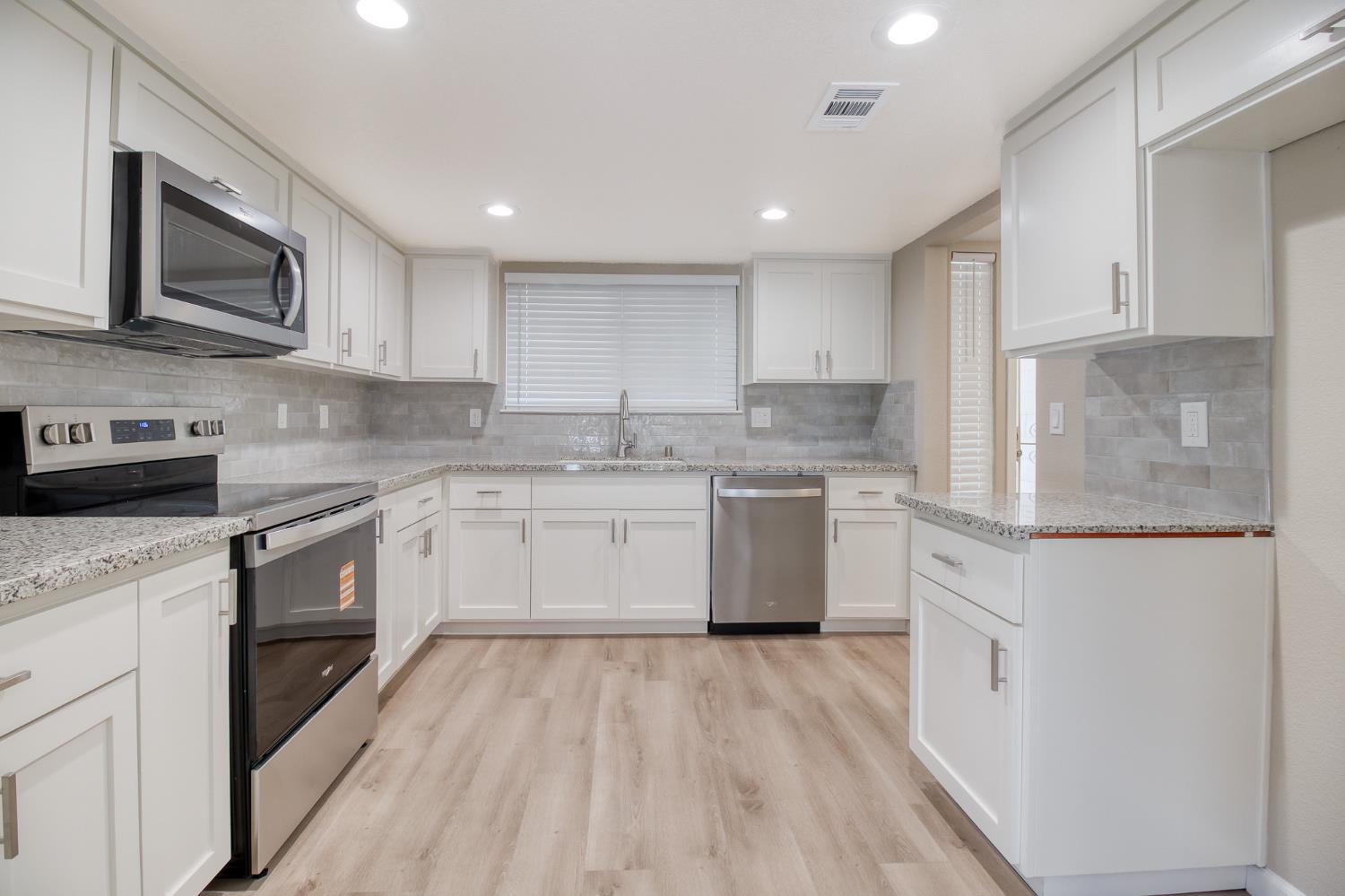 2204 Orchard Park Way, Modesto, CA 95355