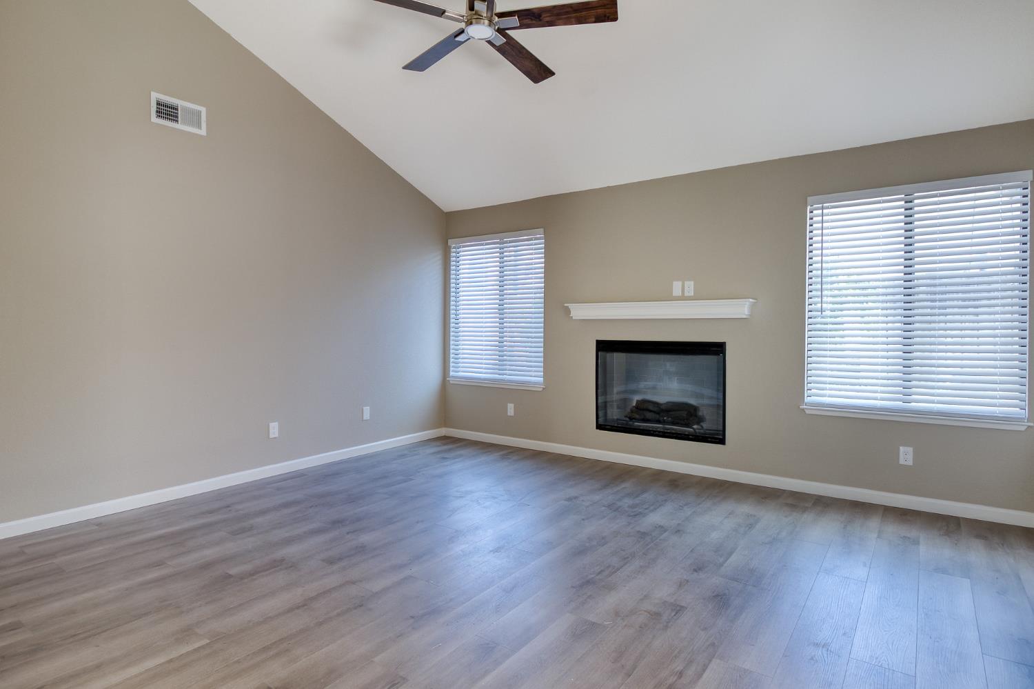 2204 Orchard Park Way, Modesto, CA 95355