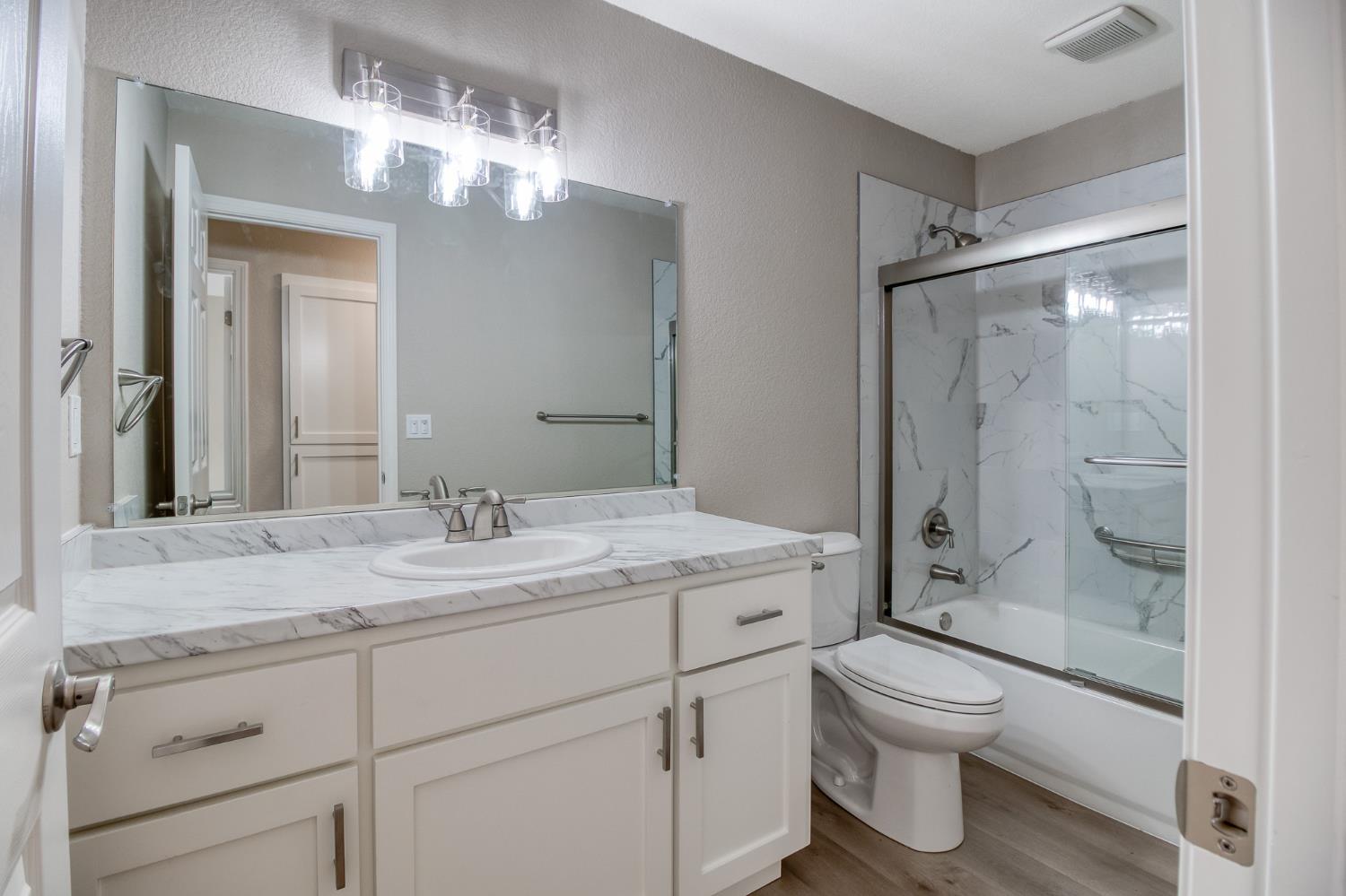 2204 Orchard Park Way, Modesto, CA 95355