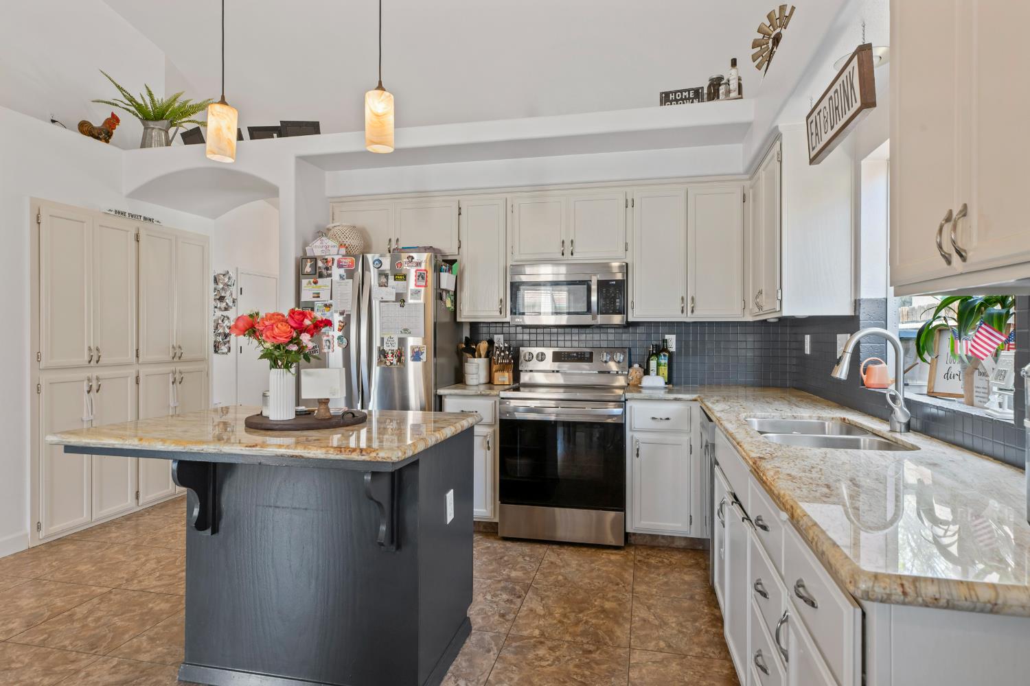 2713 Amadeus Dr, Modesto, CA 95358