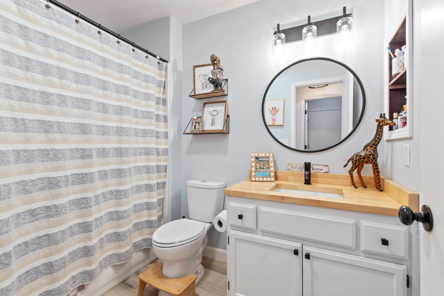 2713 Amadeus Dr, Modesto, CA 95358