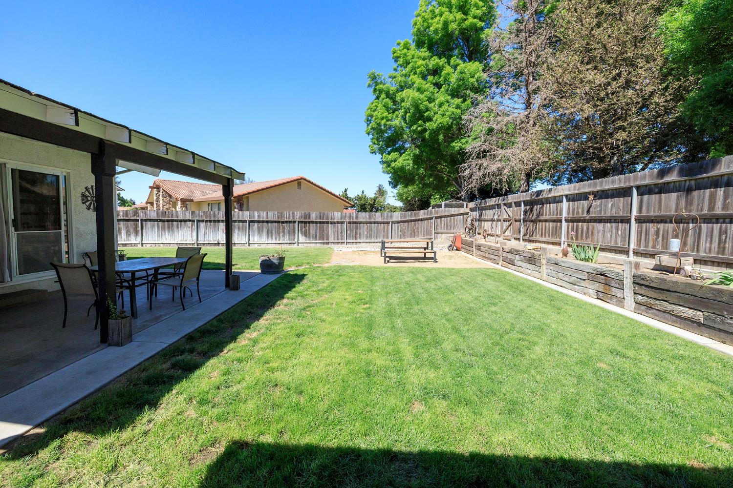 20292 Coral Cir, Hilmar, CA 95324
