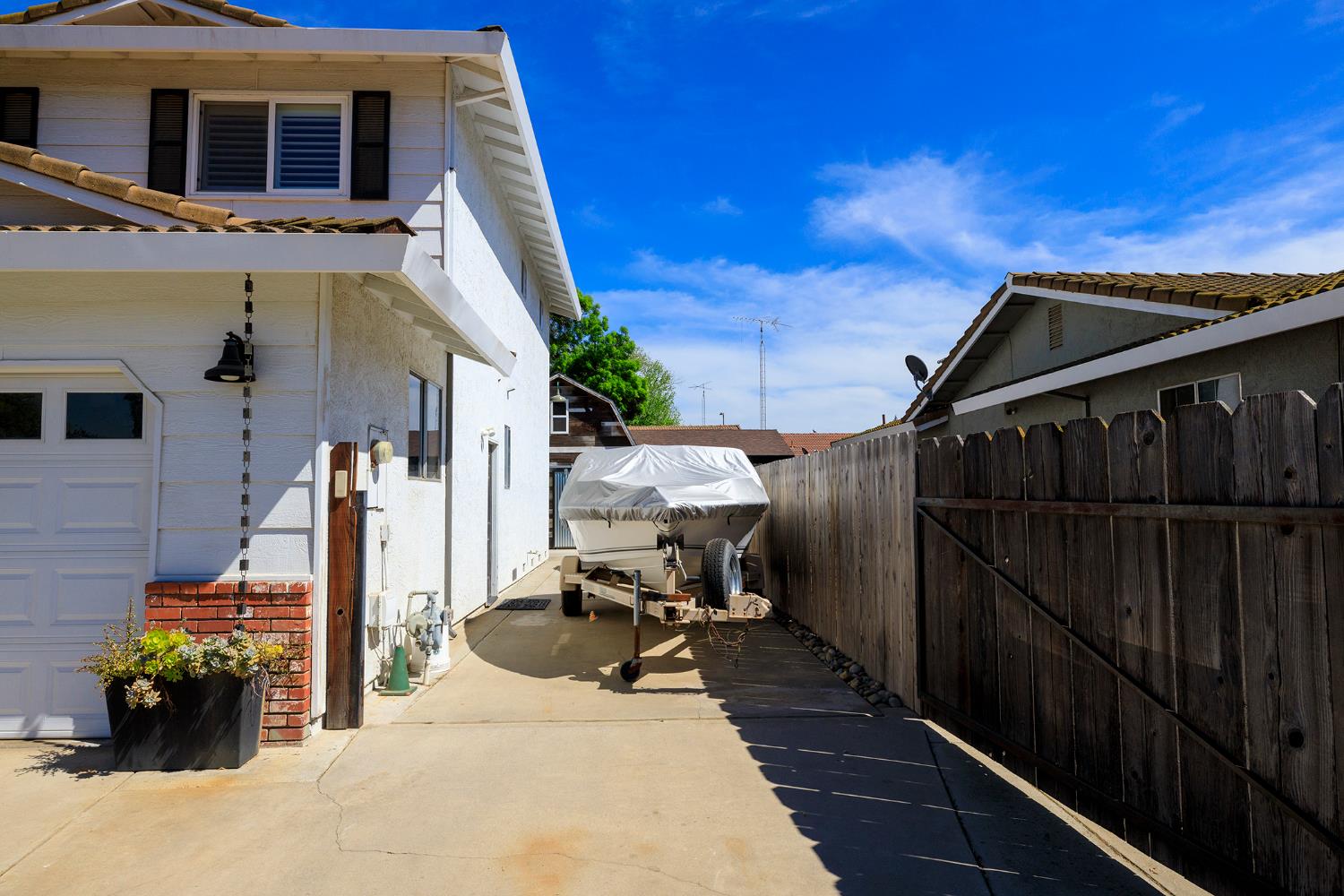 20292 Coral Cir, Hilmar, CA 95324