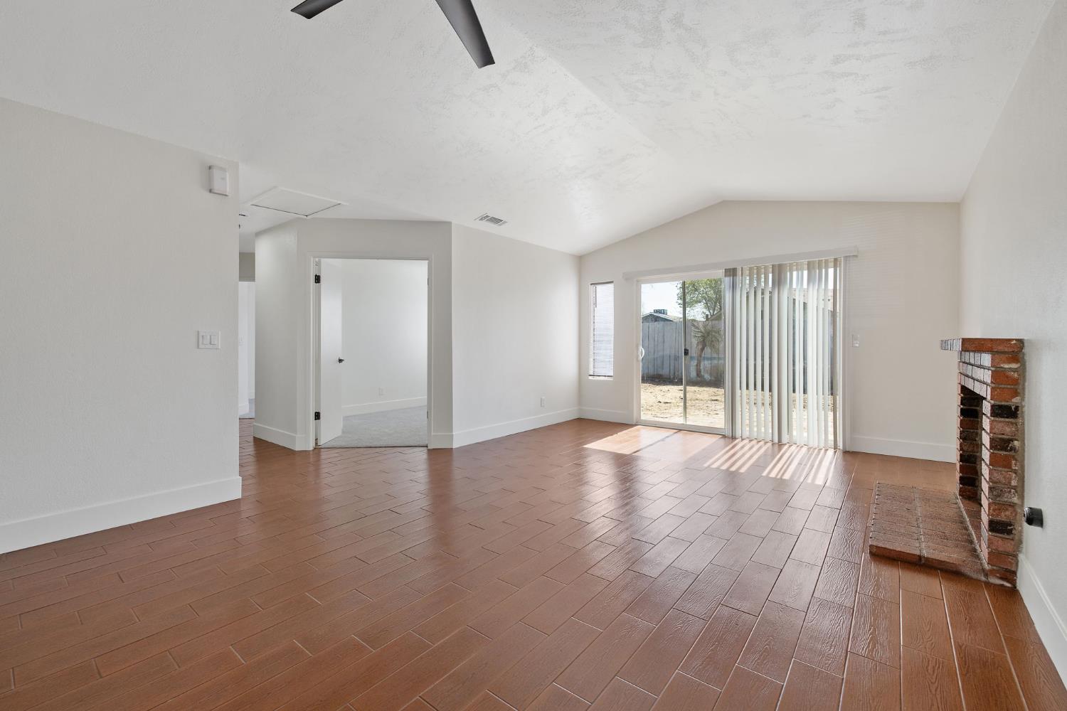 1171 State St, Hanford, CA 93230