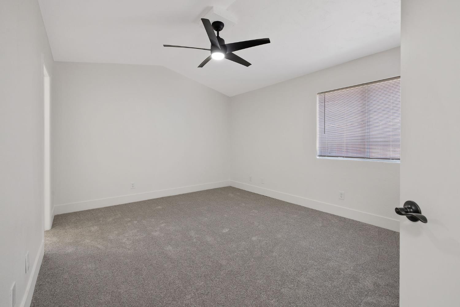 1171 State St, Hanford, CA 93230