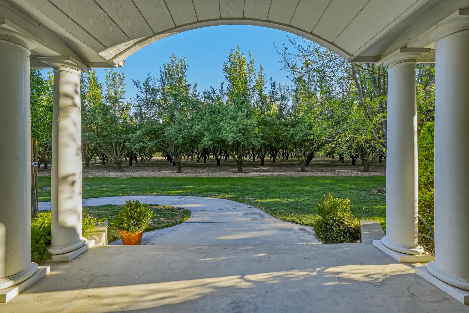 11126 Livingston Cressey Rd, Livingston, CA 95334