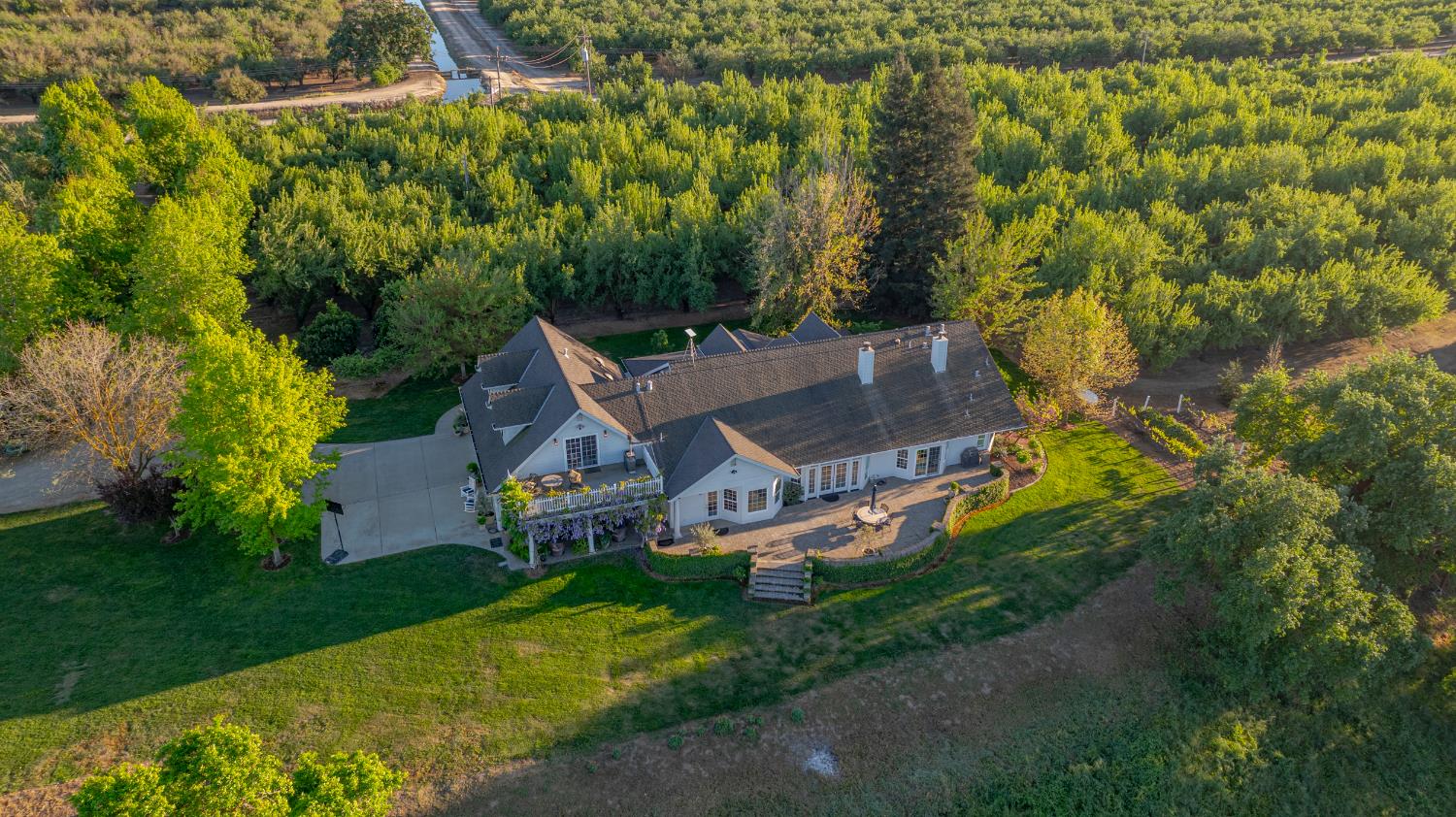 11126 Livingston Cressey Rd, Livingston, CA 95334