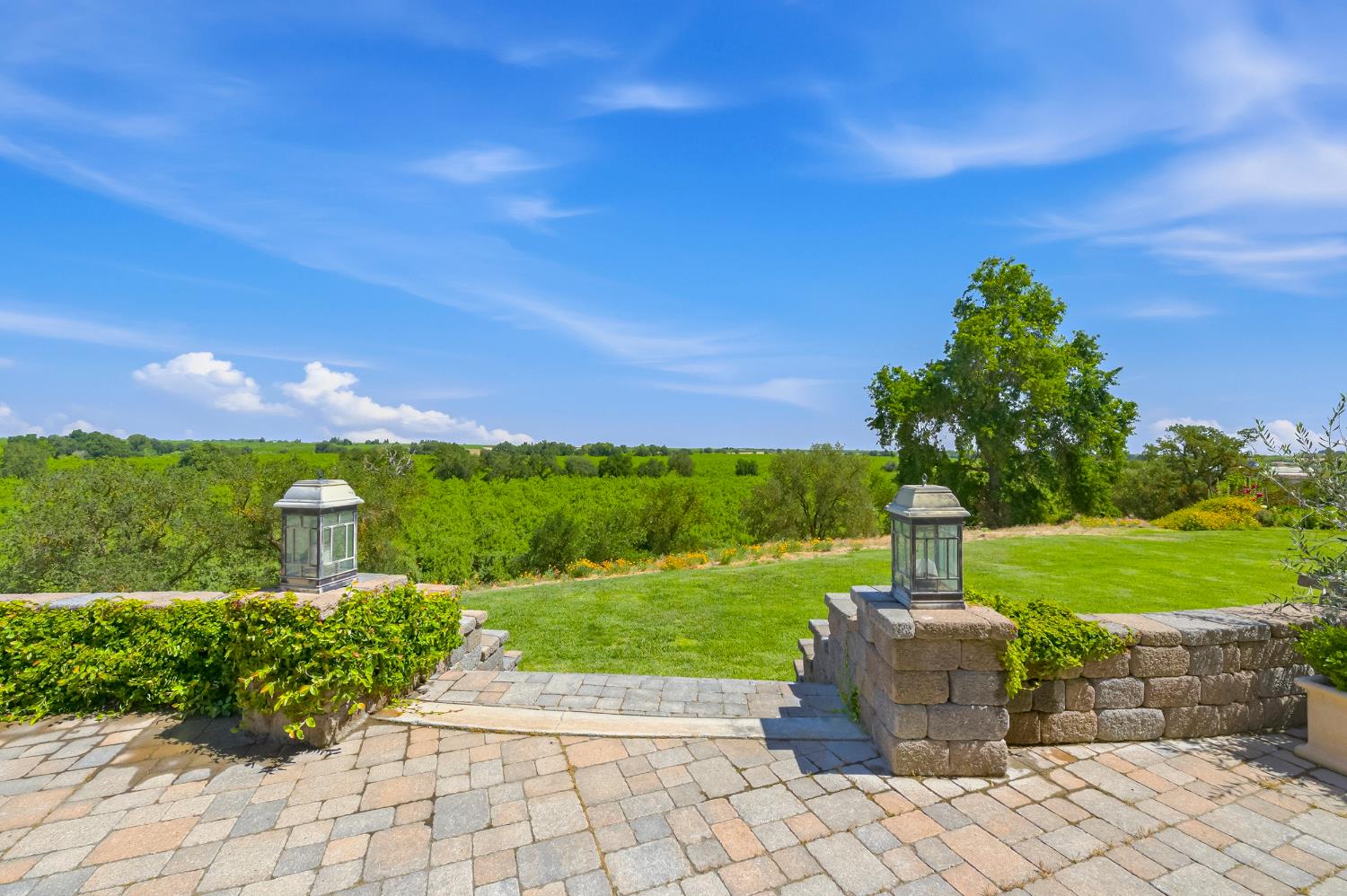 11126 Livingston Cressey Rd, Livingston, CA 95334