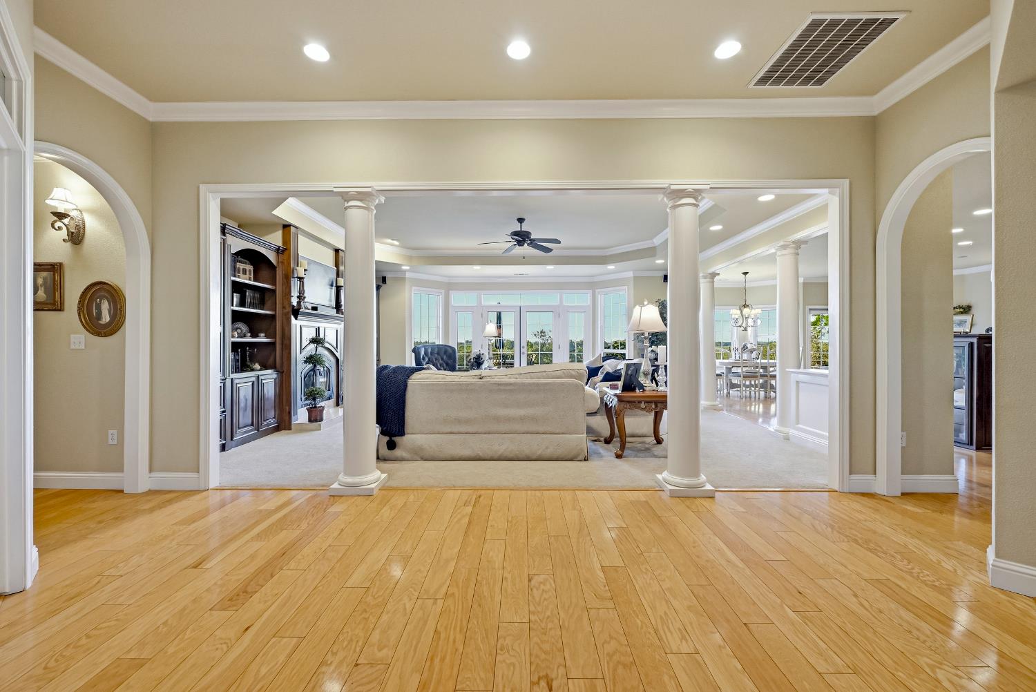 11126 Livingston Cressey Rd, Livingston, CA 95334