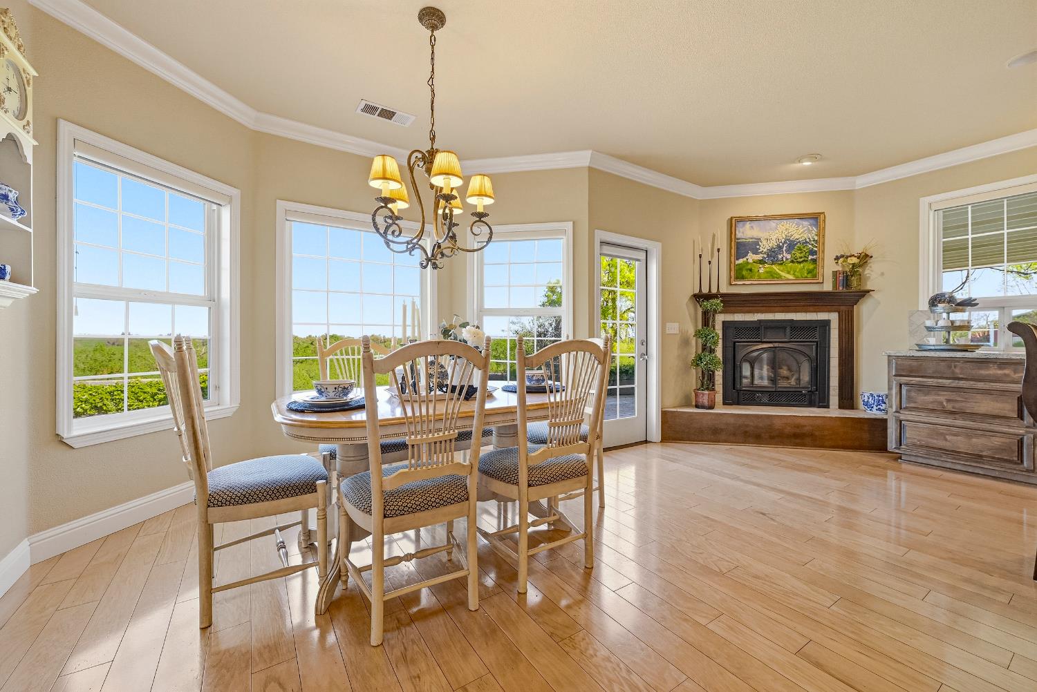 11126 Livingston Cressey Rd, Livingston, CA 95334