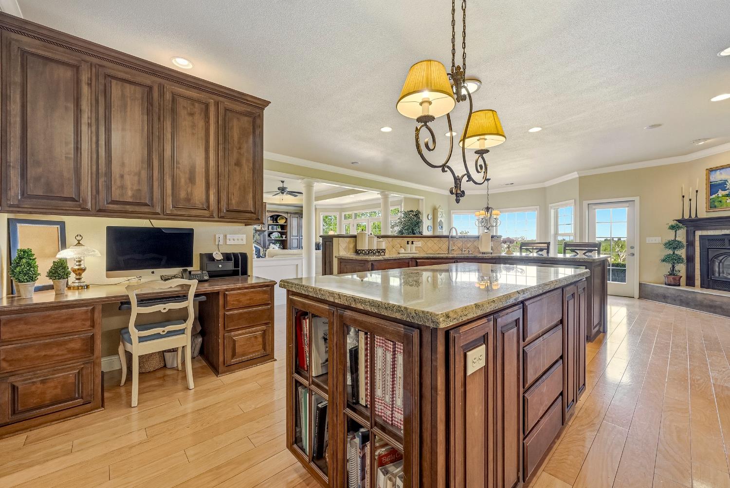 11126 Livingston Cressey Rd, Livingston, CA 95334