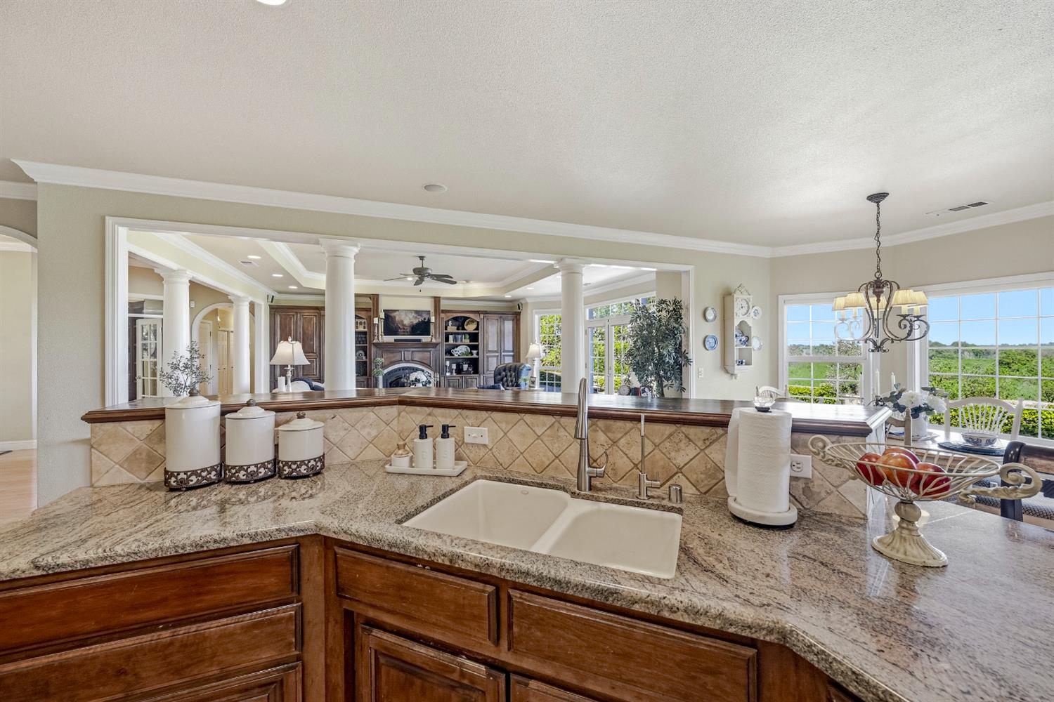 11126 Livingston Cressey Rd, Livingston, CA 95334