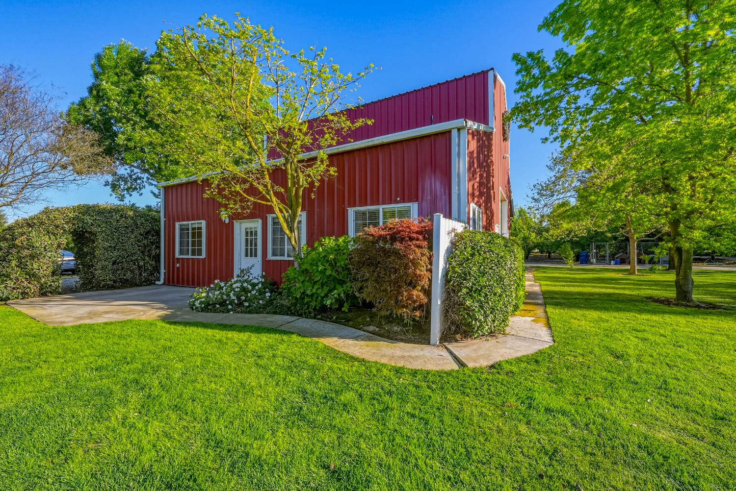 11126 Livingston Cressey Rd, Livingston, CA 95334