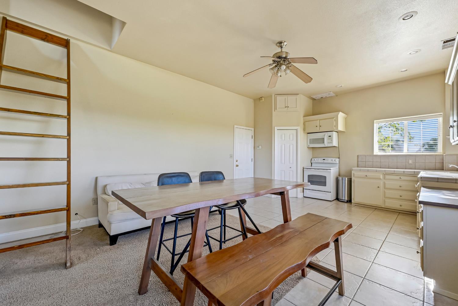 11126 Livingston Cressey Rd, Livingston, CA 95334