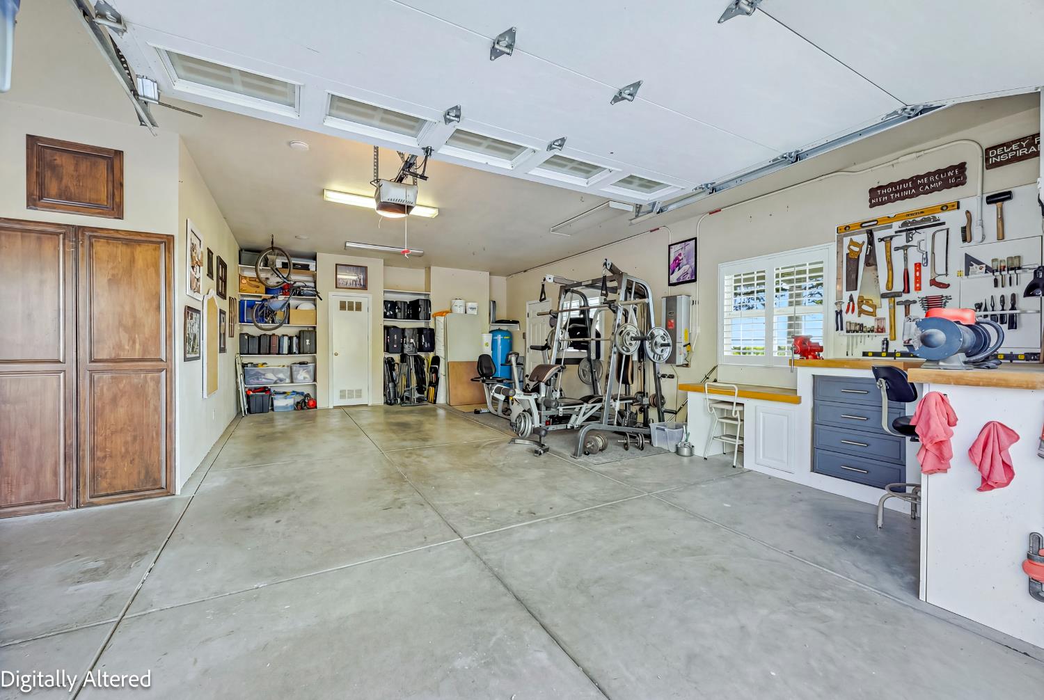 11126 Livingston Cressey Rd, Livingston, CA 95334