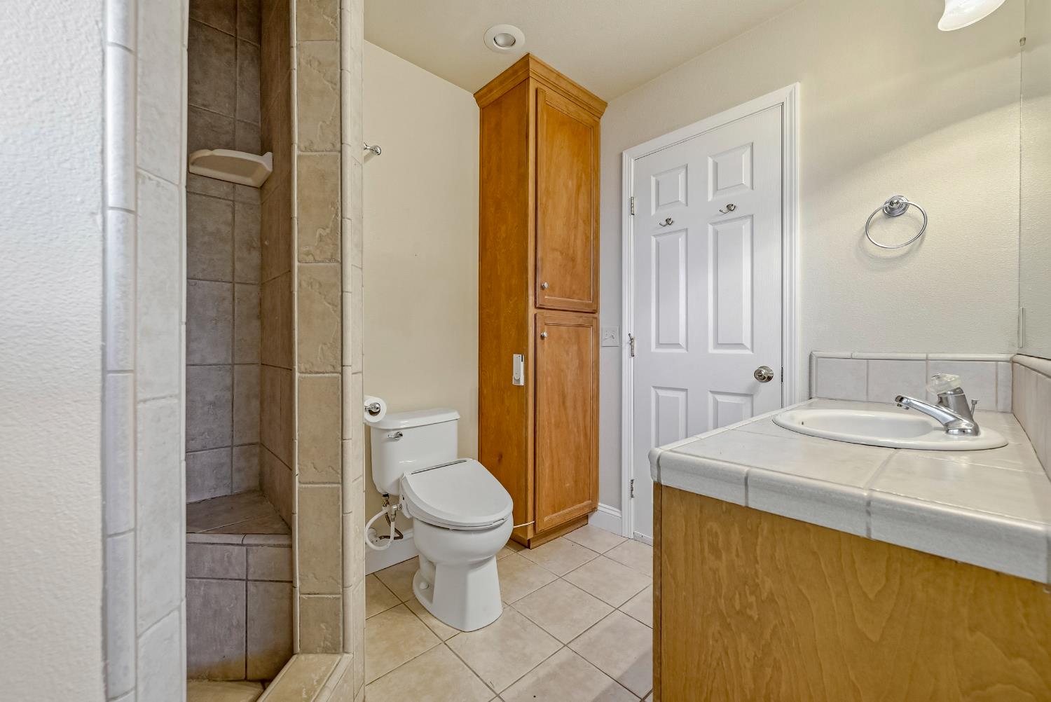 11126 Livingston Cressey Rd, Livingston, CA 95334