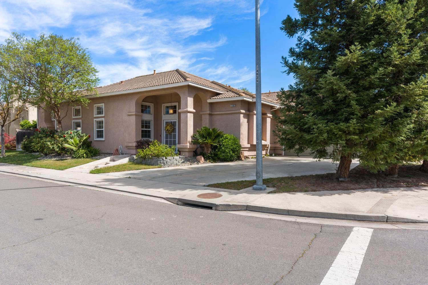 2100 Paramont Way, Modesto, CA 95355