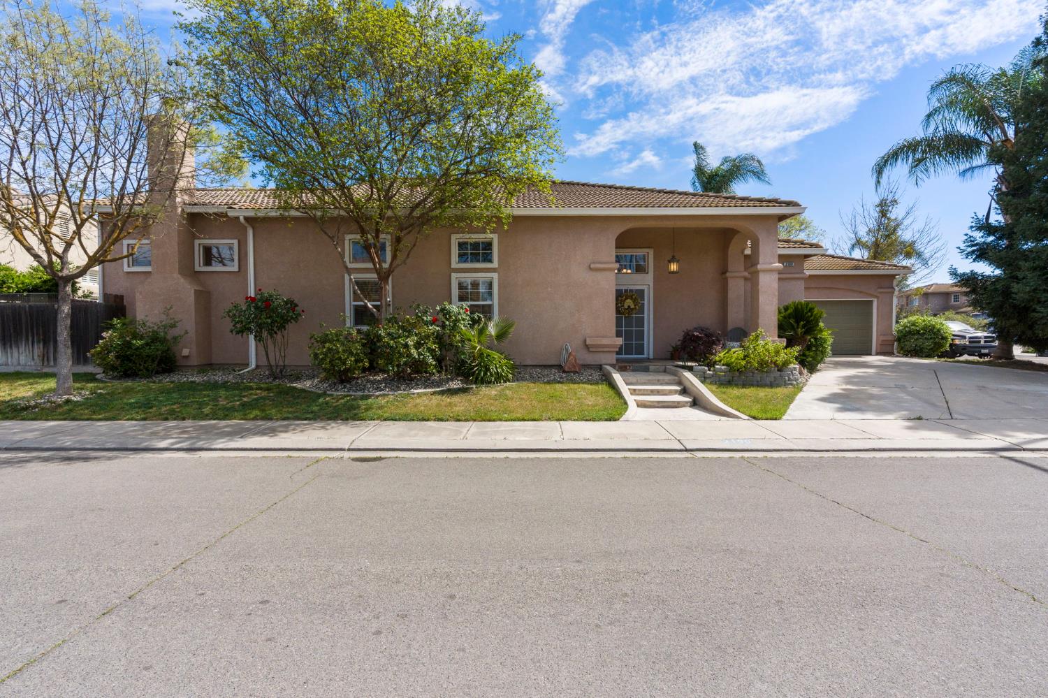 2100 Paramont Way, Modesto, CA 95355