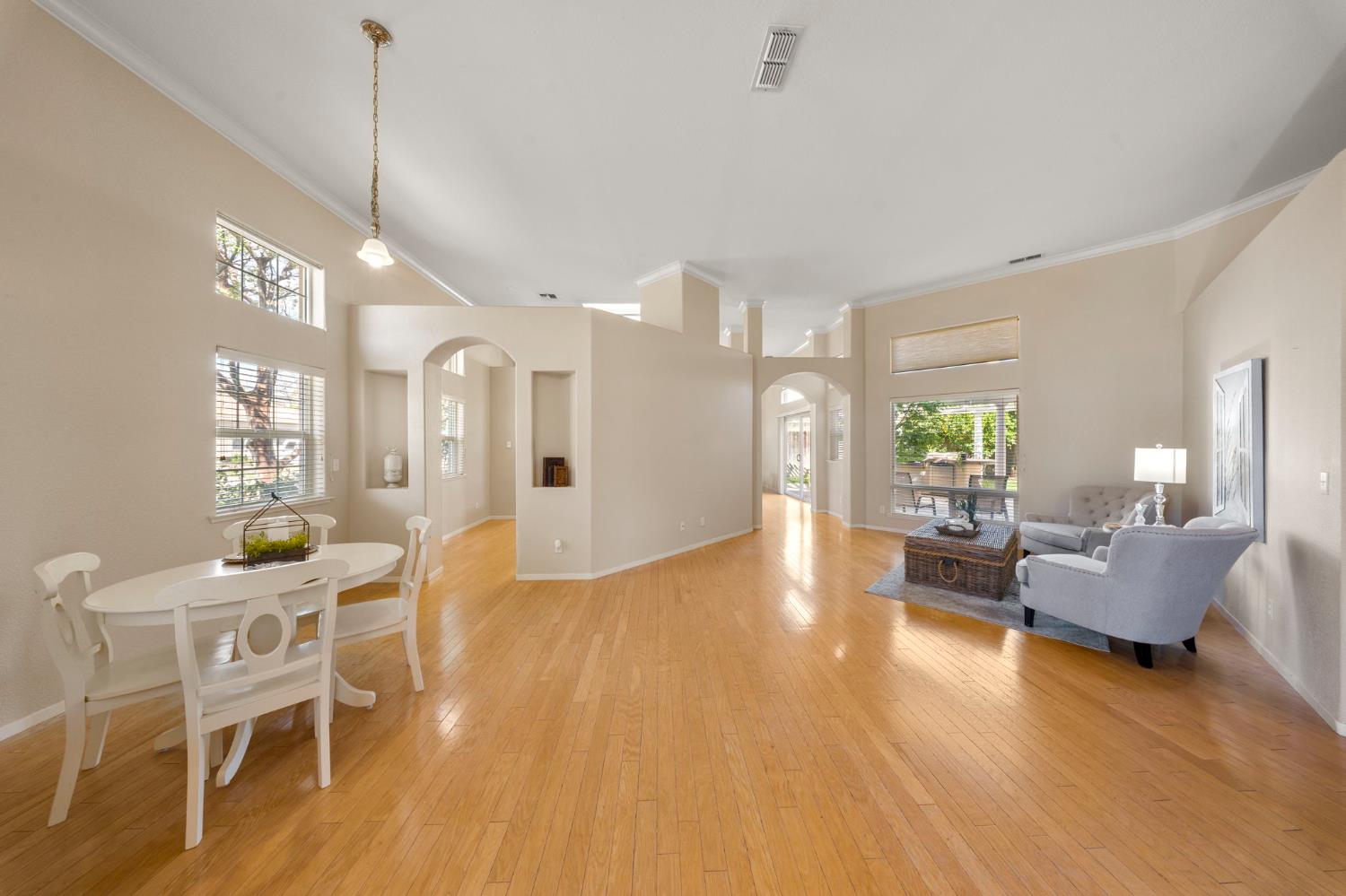 2100 Paramont Way, Modesto, CA 95355