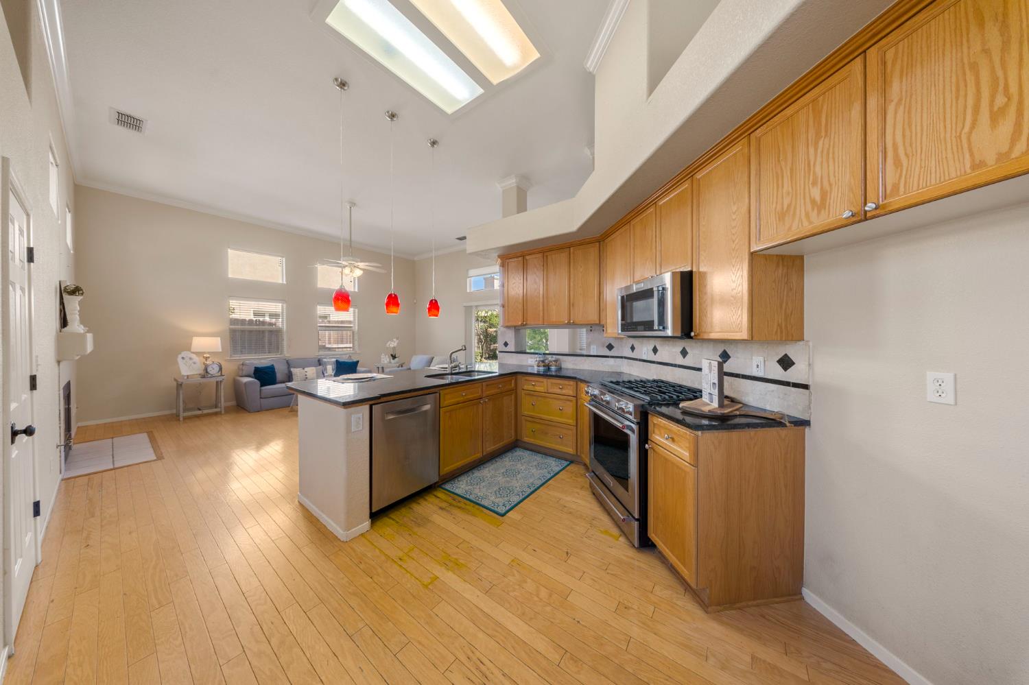 2100 Paramont Way, Modesto, CA 95355