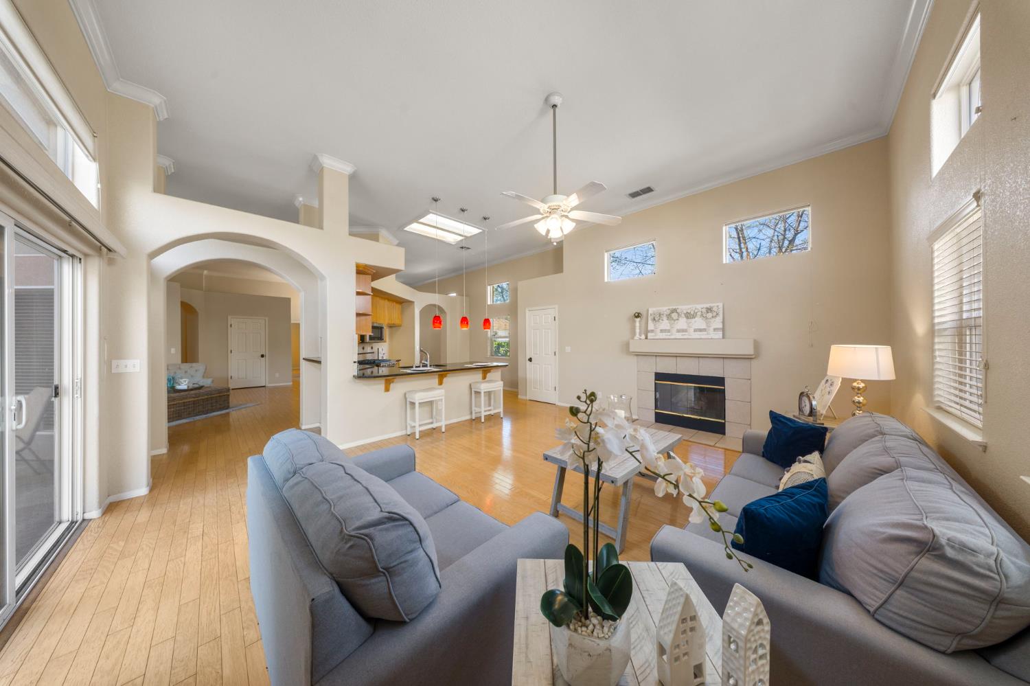 2100 Paramont Way, Modesto, CA 95355