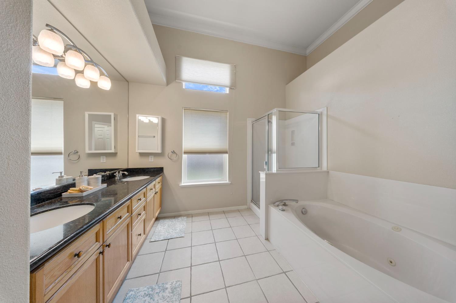 2100 Paramont Way, Modesto, CA 95355