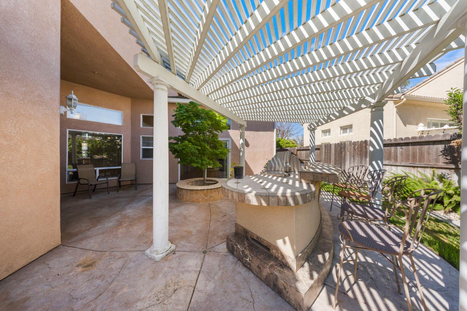 2100 Paramont Way, Modesto, CA 95355