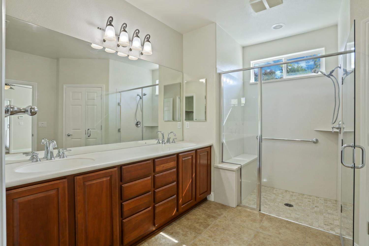 2224 Bellchase Dr, Manteca, CA 95336