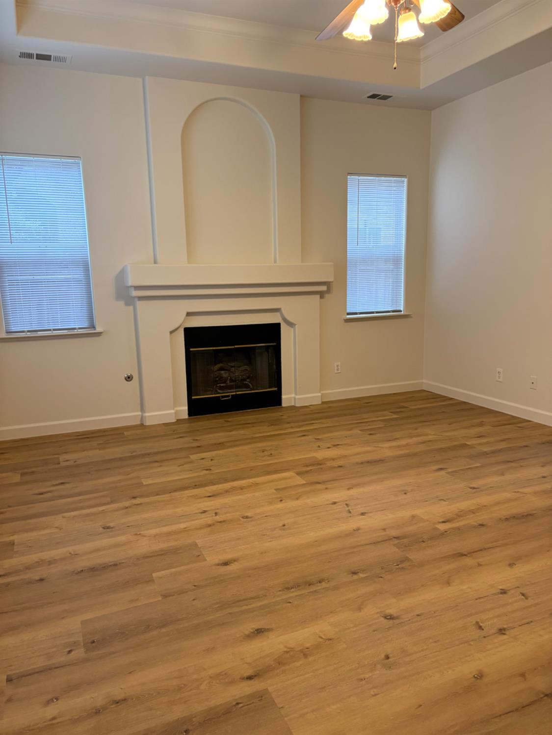 736 Elmwood Dr, Los Banos, CA 93635